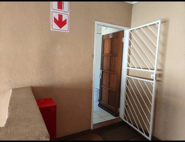 2 BEDROOM FLAT FOR SALE IN THREE RIVERS PROPER